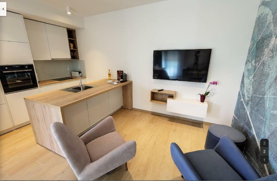 Regentova Suites Любляна Екстер'єр фото
